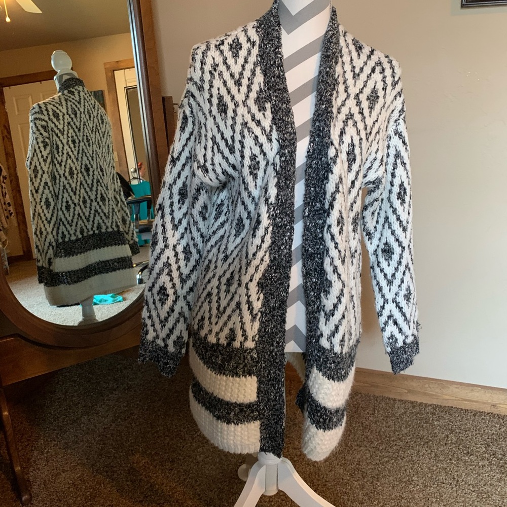 Patterned grey and white merona sweater